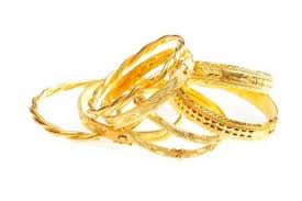 सोने की अंगूठी पहनने से आर्कषित होता है धन और सोना