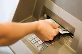 ATM में फंस जाए अगर रुपये तो करे ये जरूरी काम
