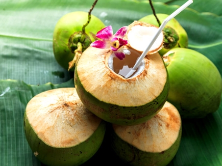 नारियल पानी पीने के होते है इतने फायदे