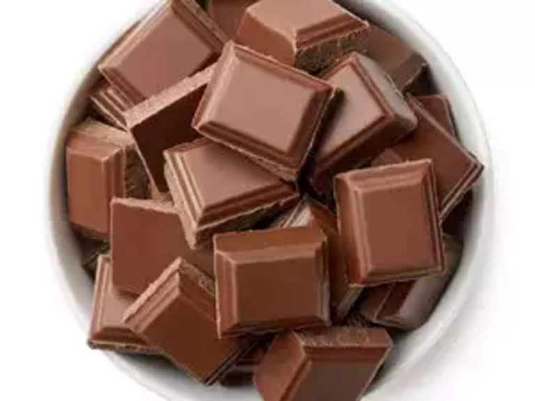 Chocolate खाने से क्या होता है ? फायदा या नुकसान आइये जानते है