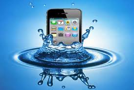 Smartphone अगर पानी मे गिर जाए तो तुरंत करें ये काम , नही होगा खराब फोन