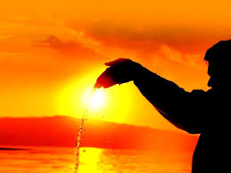 Surya devta: सूर्य देवता को जल अर्पित करते समय भूलकर भी ना करें ये गलतियां, हो सकता है आपका नुकसान
